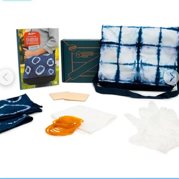 Doodle Crate - Shibori Messenger Bag - Picture 3 of 5